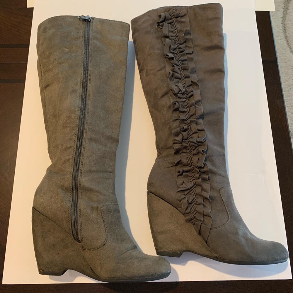 Gray Suede Boot with ruffles